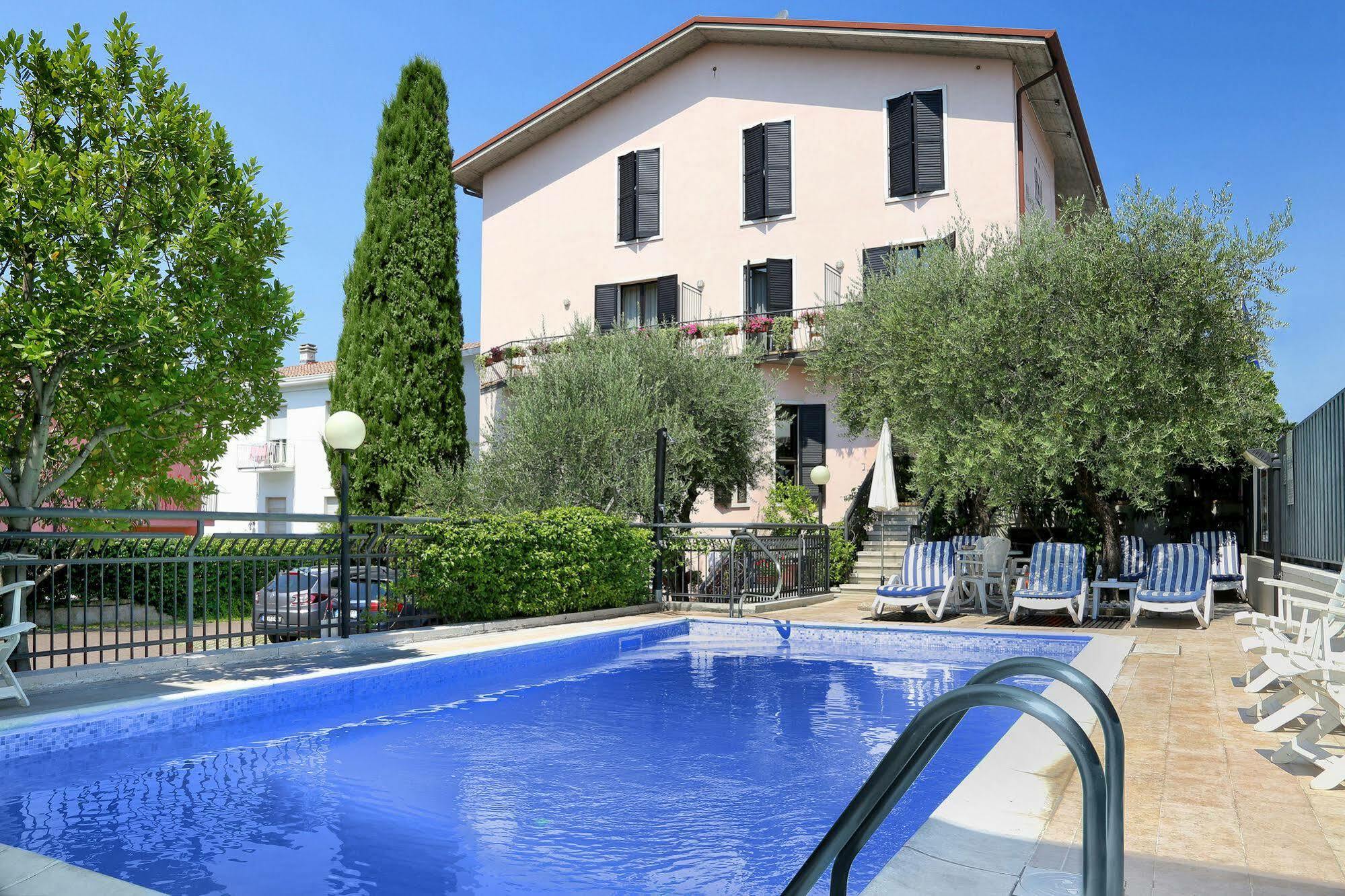 Hotel Santa Maria - Bardolino Town Center Экстерьер фото
