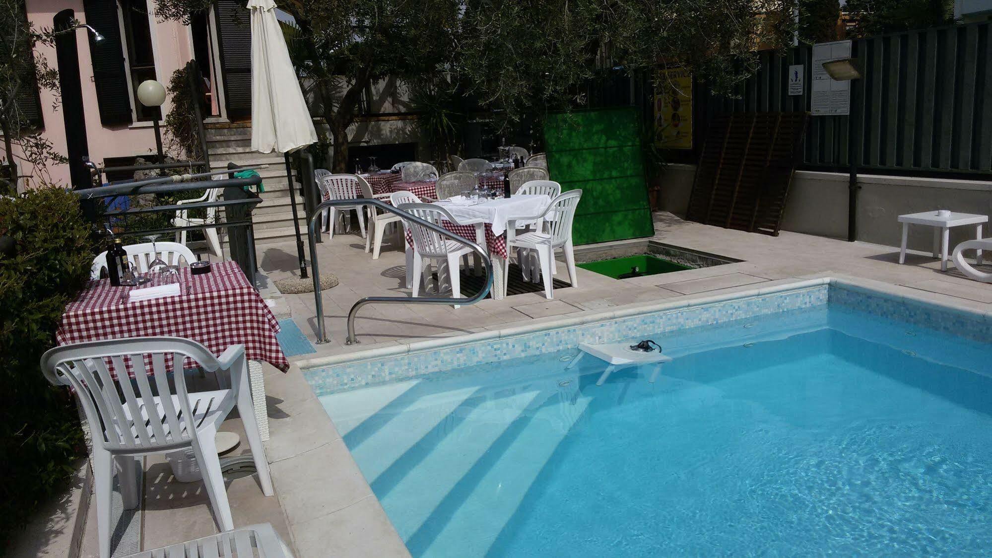 Hotel Santa Maria - Bardolino Town Center Экстерьер фото