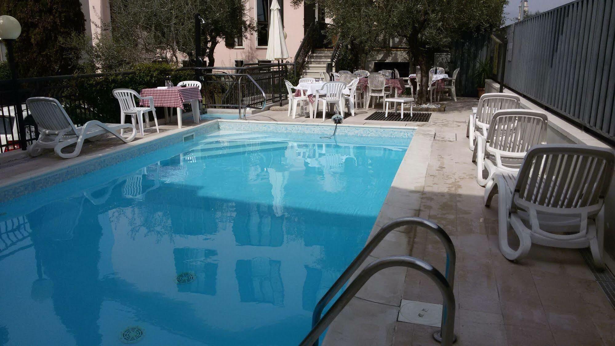 Hotel Santa Maria - Bardolino Town Center Экстерьер фото