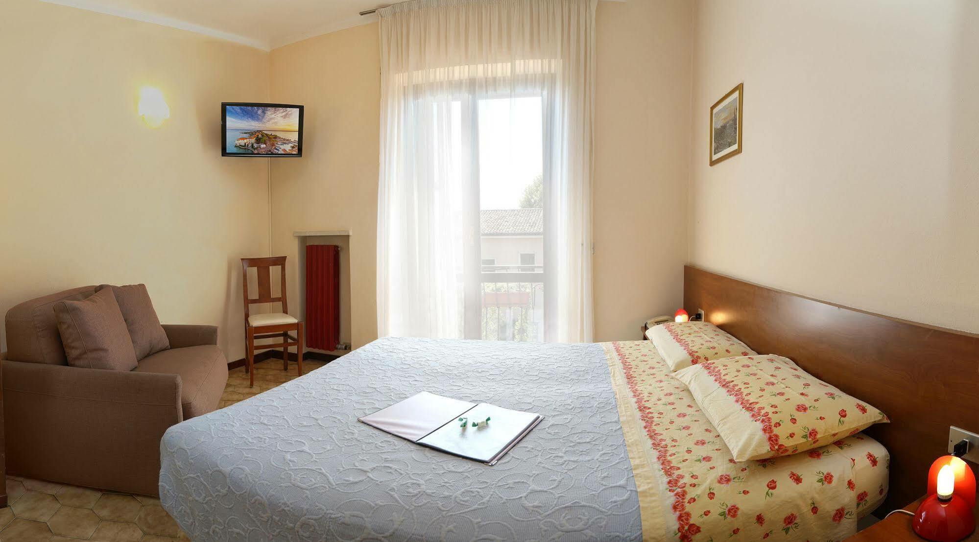 Hotel Santa Maria - Bardolino Town Center Экстерьер фото